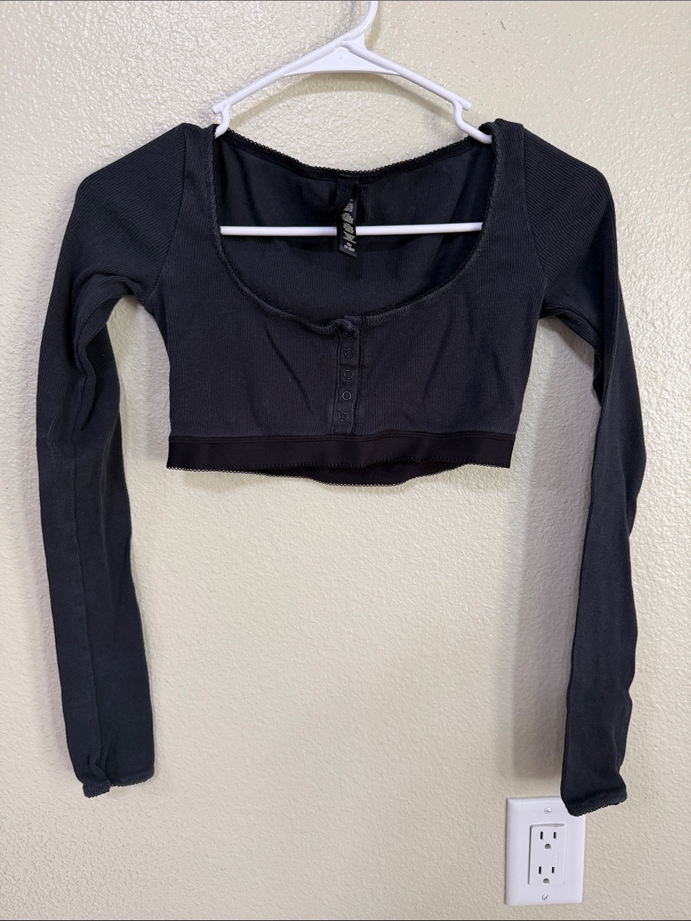 SKIMS Black Ribbed Long-Sleeve Cropped Henley